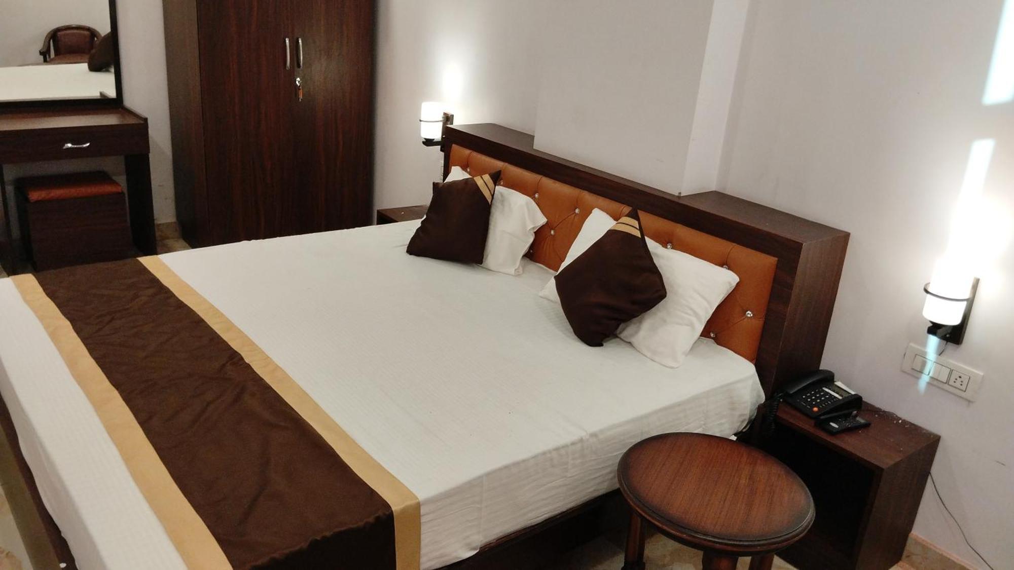Grand Pearl Hotel & Banquet Lucknow Exterior photo